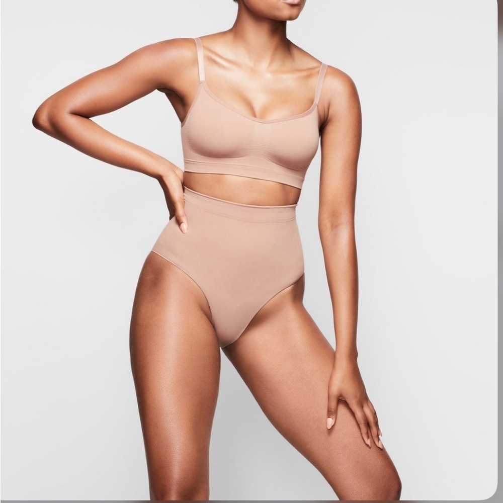SKIMS Sculpting  Mid Waist Brief Size S